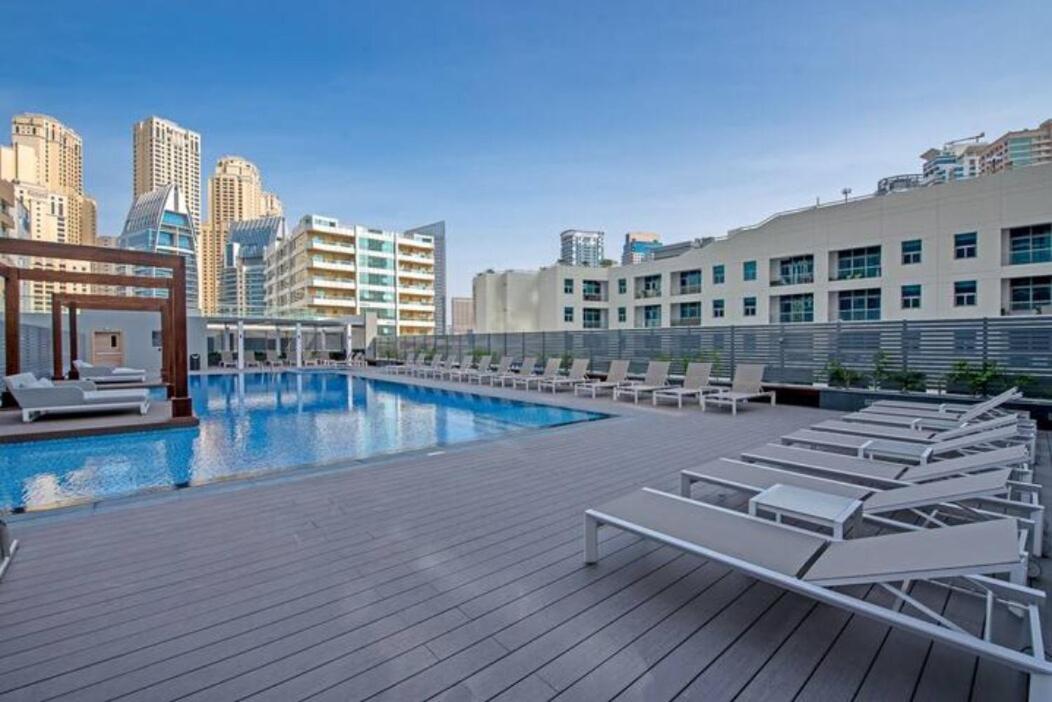 Airy 1-bedroom Coastal-style In Marina *