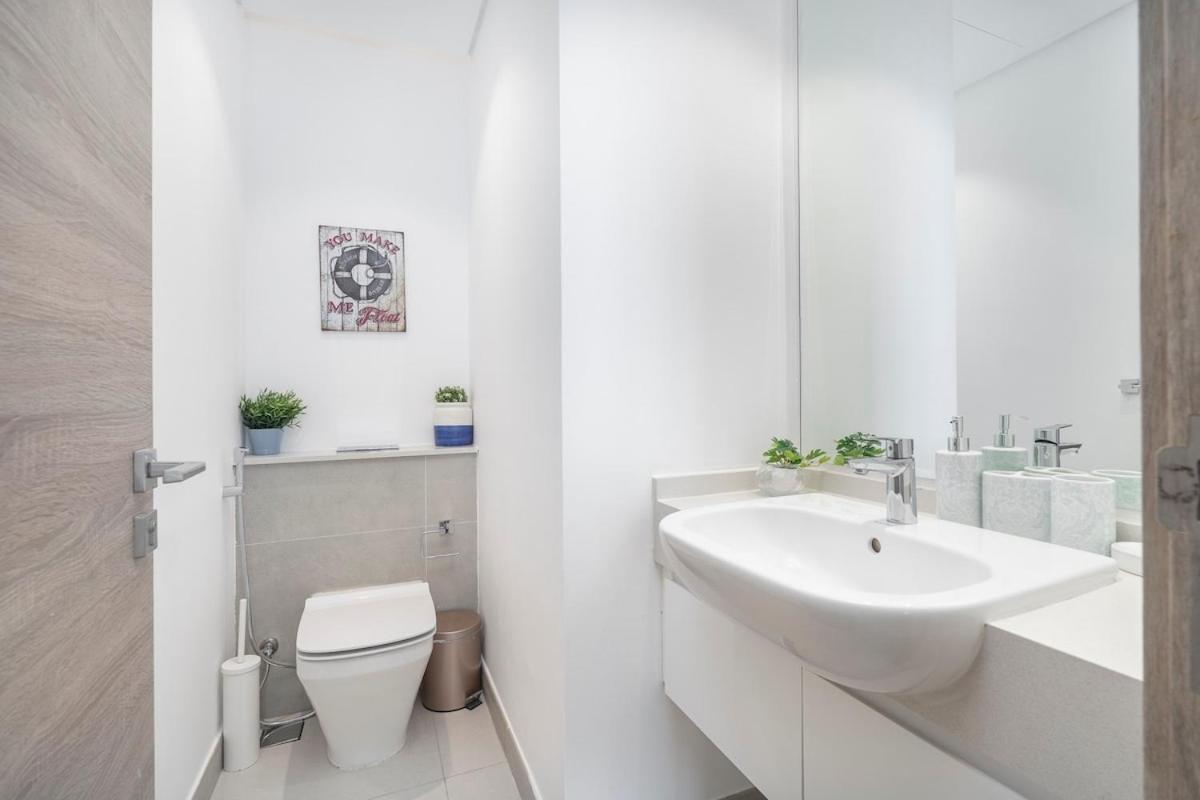 Airy 1-bedroom Coastal-style In Marina Dubai