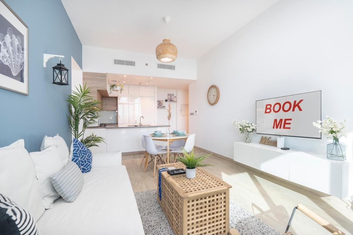 Airy 1-bedroom Coastal-style In Marina