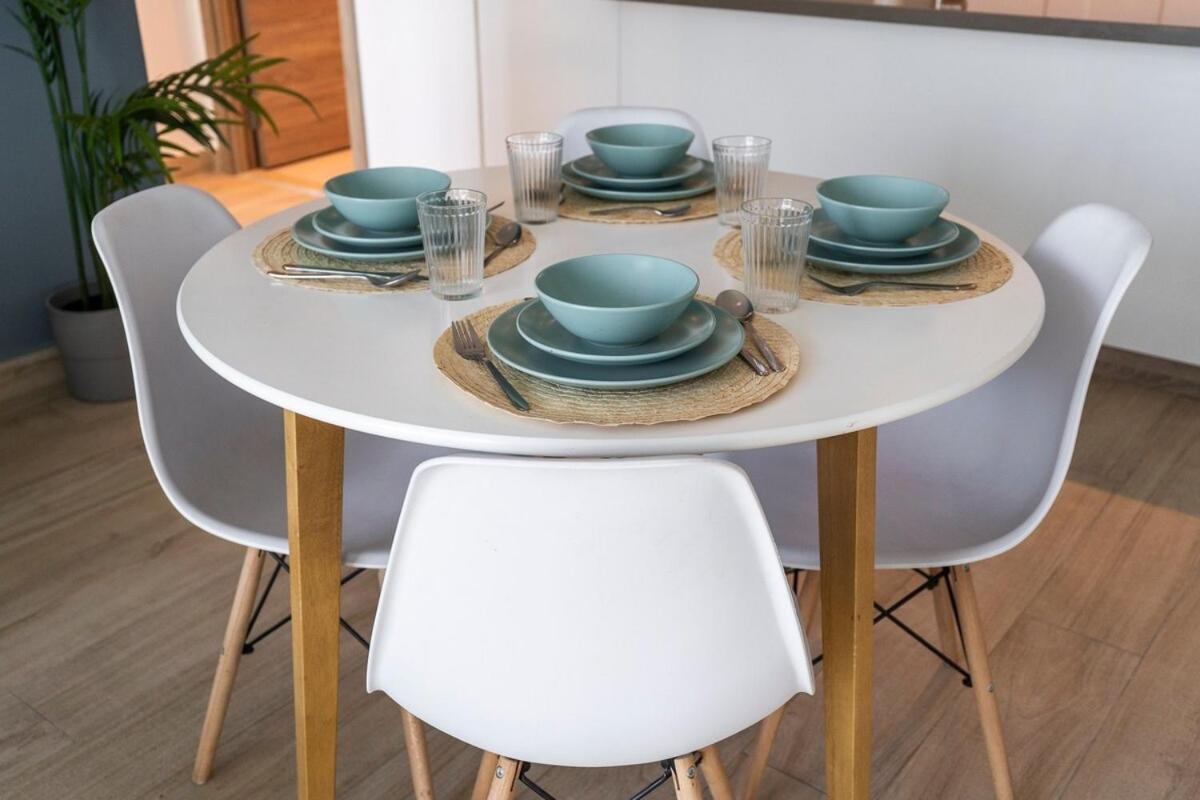 Airy 1-bedroom Coastal-style In Marina