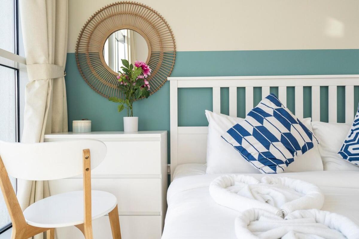 Airy 1-bedroom Coastal-style In Marina Dubai