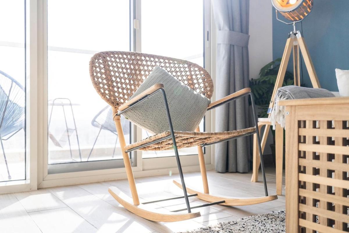 Airy 1-bedroom Coastal-style In Marina Apartment Dubai
