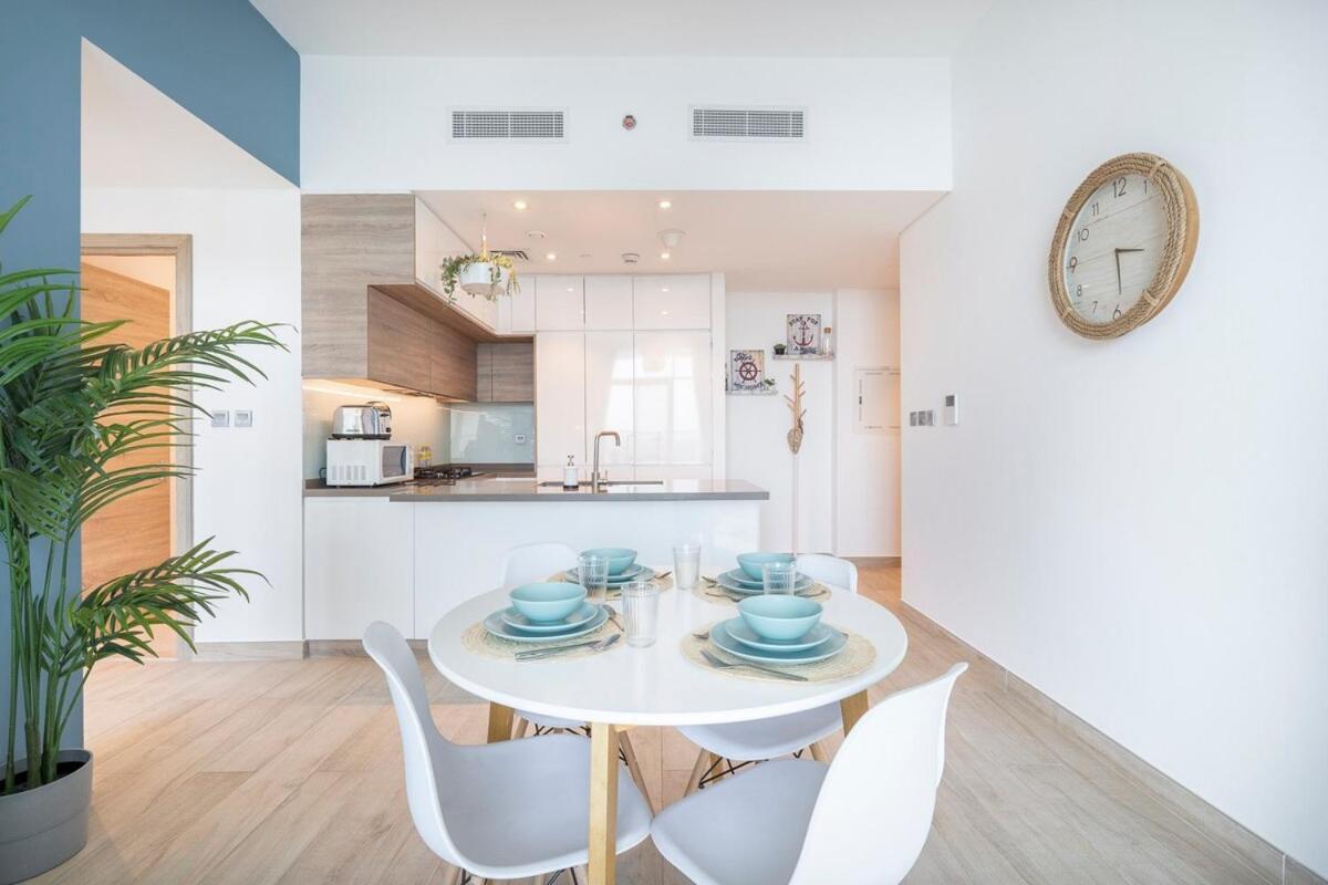 Airy 1-bedroom Coastal-style In Marina Apartment Dubai