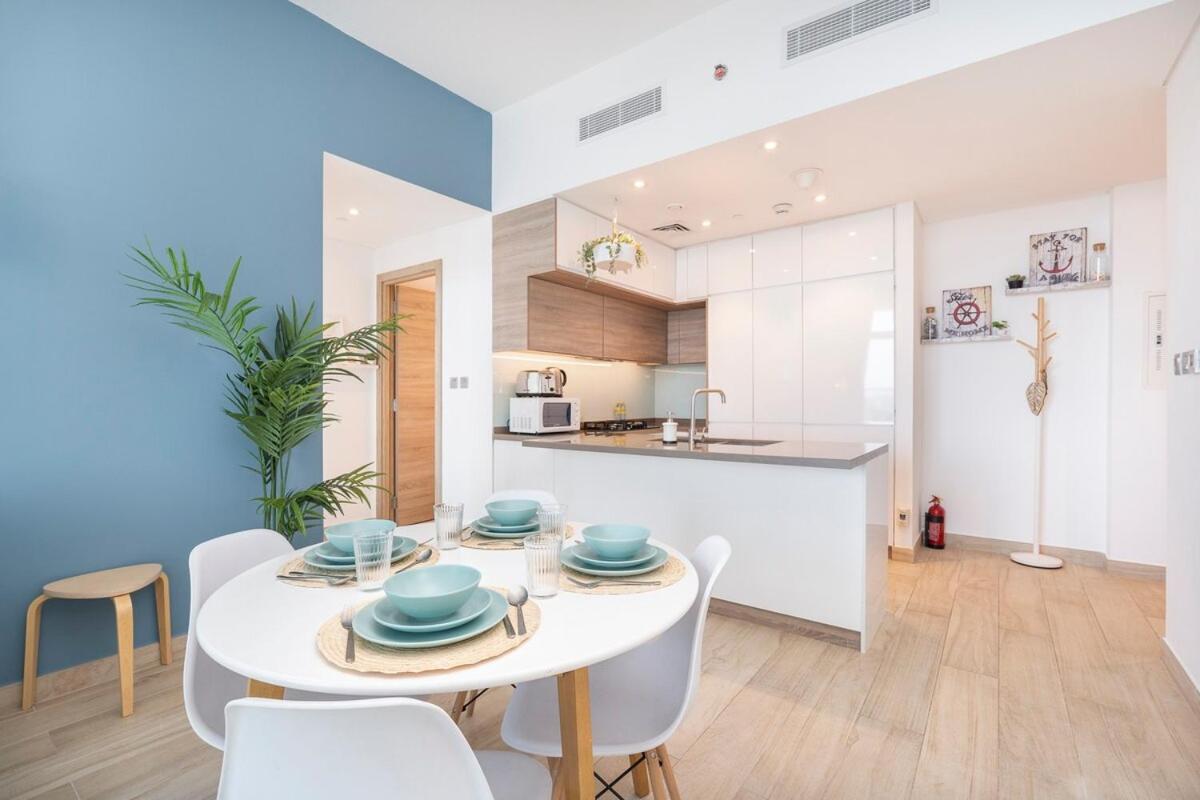 Airy 1-bedroom Coastal-style In Marina *