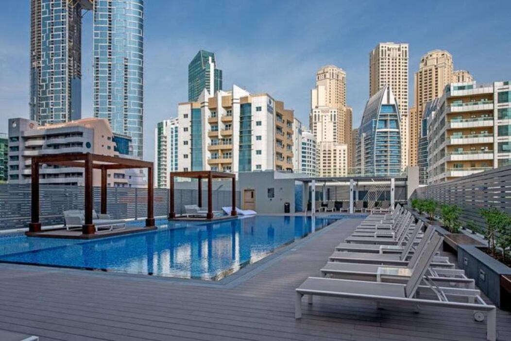 Airy 1-bedroom Coastal-style In Marina Apartment *