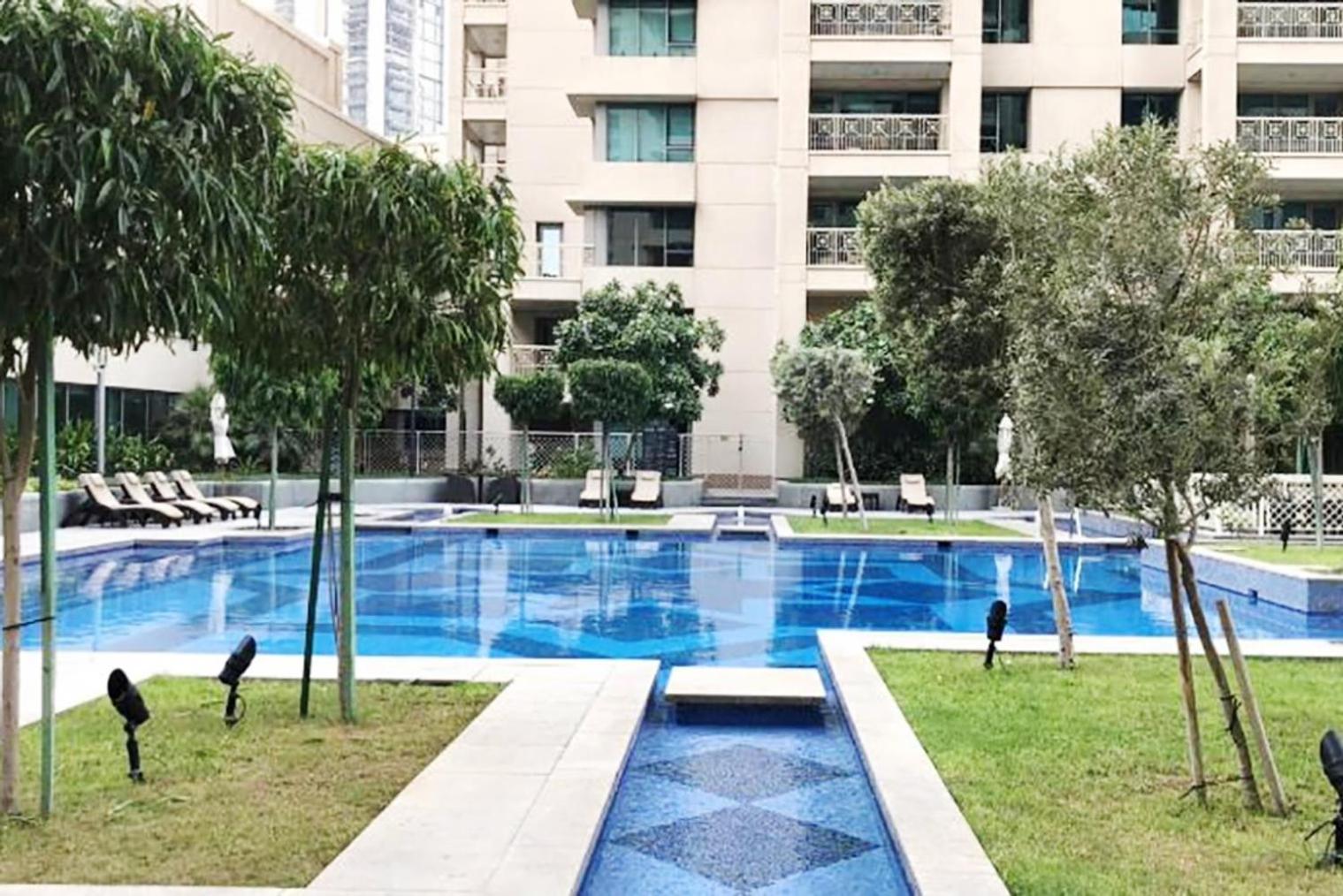 Luxury 1 Bedroom Burj Khalifa Downtown Apartment *