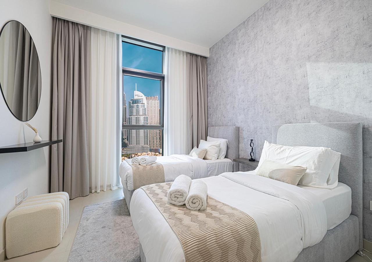 Downtown Luxe, Steps To Burj Khalifa 4bdr Dubai