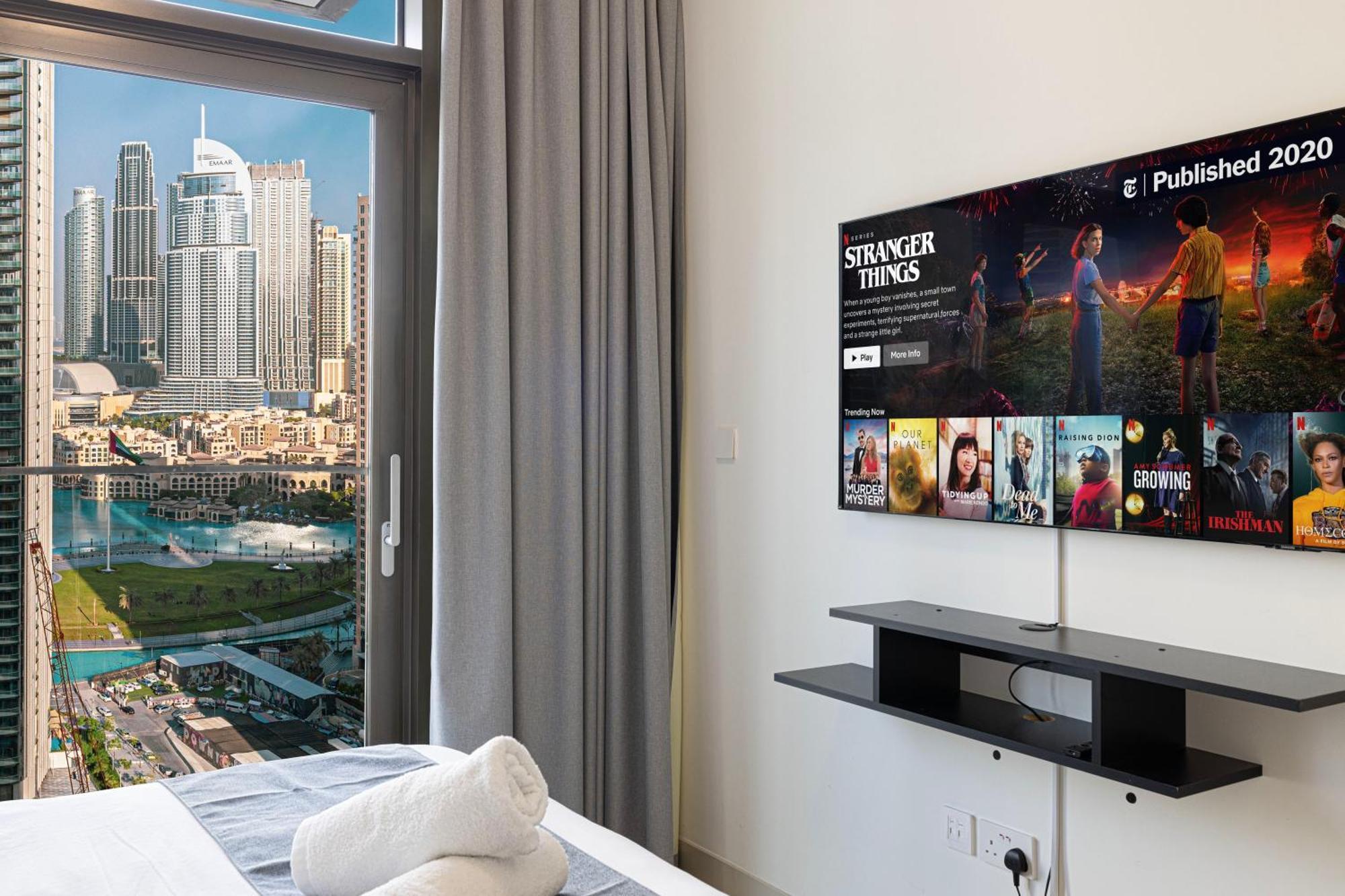 Downtown Luxe, Steps To Burj Khalifa 4bdr Apartment