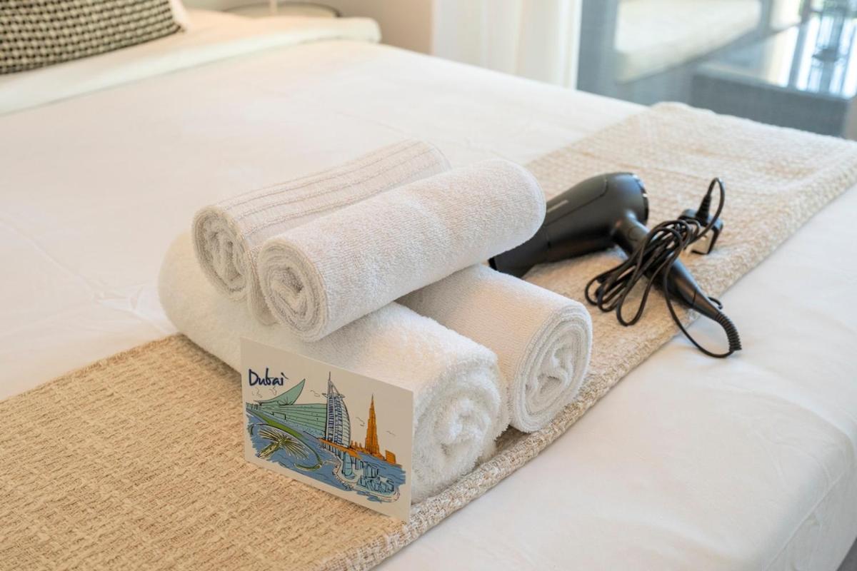 Apartemen Warm 2-bedrooms With Modern Kitchen Interior In The Greens! Dubai