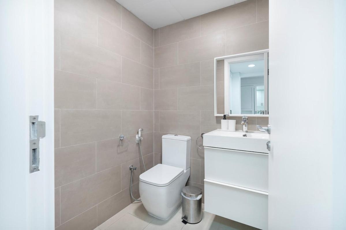 Apartemen Warm 2-bedrooms With Modern Kitchen Interior In The Greens! Dubai