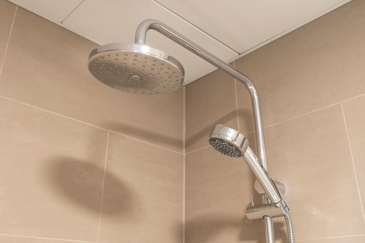 Apartemen Warm 2-bedrooms With Modern Kitchen Interior In The Greens! Dubai