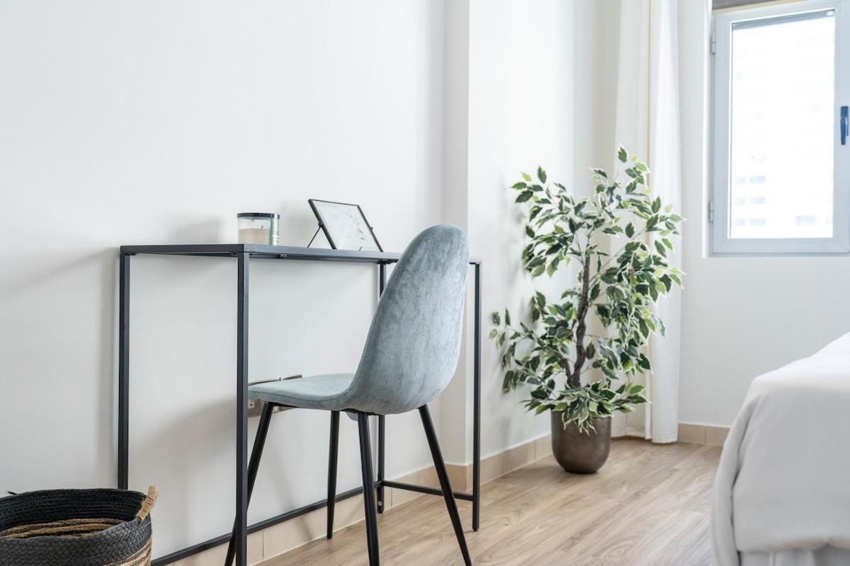 Apartemen Warm 2-bedrooms With Modern Kitchen Interior In The Greens!
