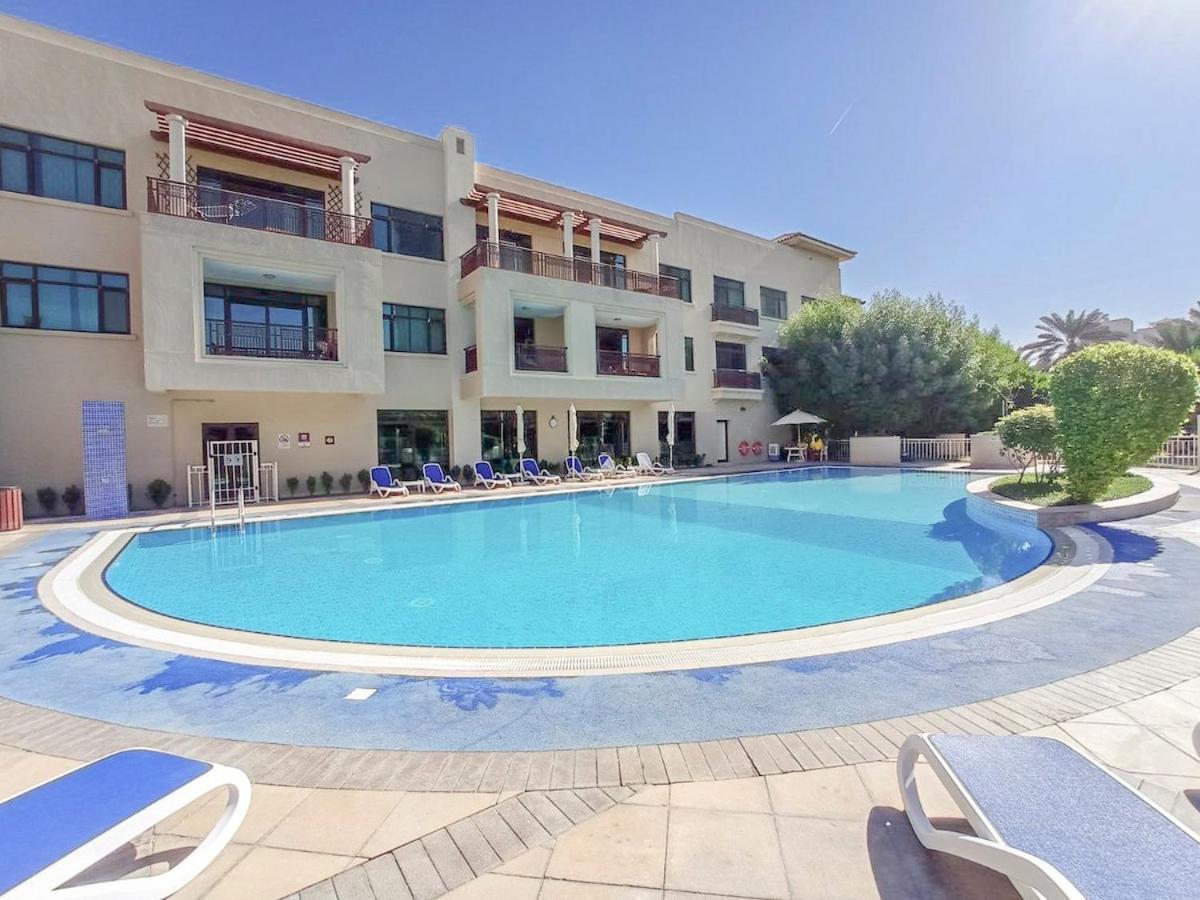 Apartemen Warm 2-bedrooms With Modern Kitchen Interior In The Greens!