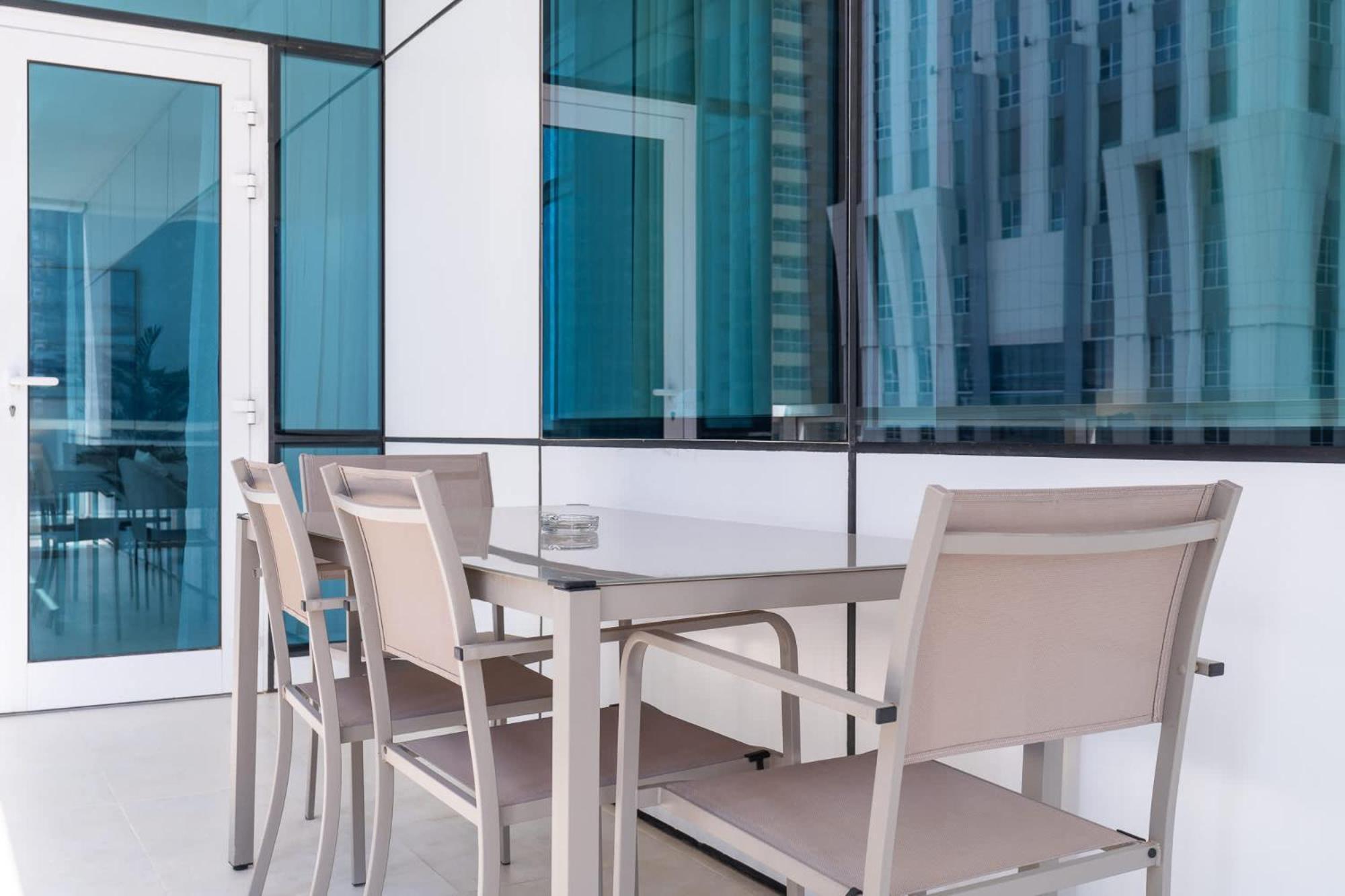 Elegant 2-bedroom Flat With Pool View In Marina Dubai
