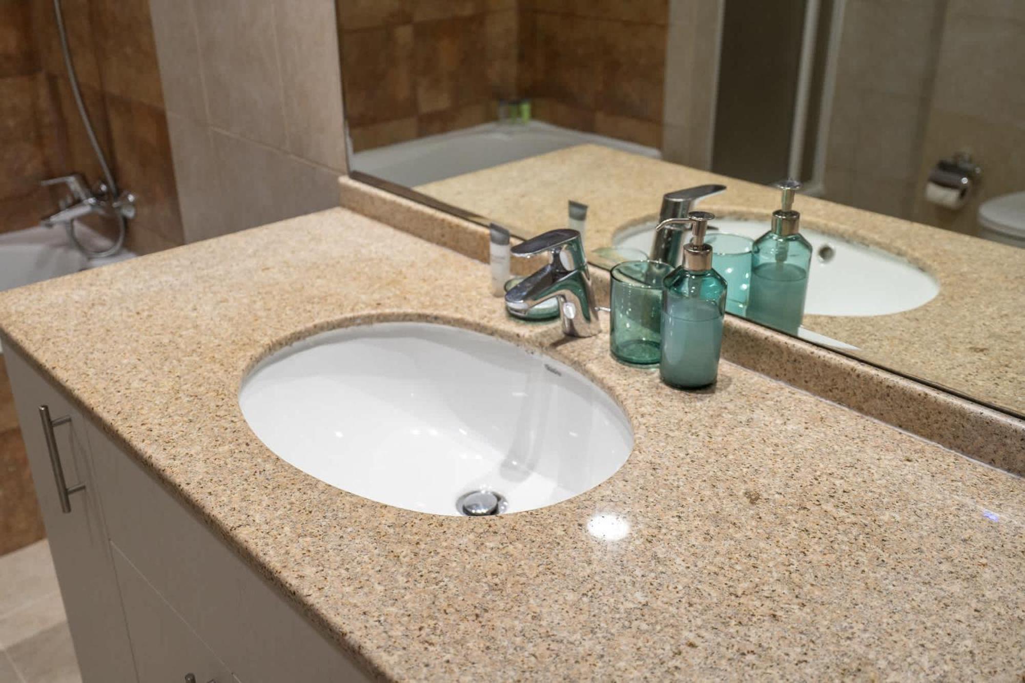 Elegant 2-bedroom Flat With Pool View In Marina Dubai