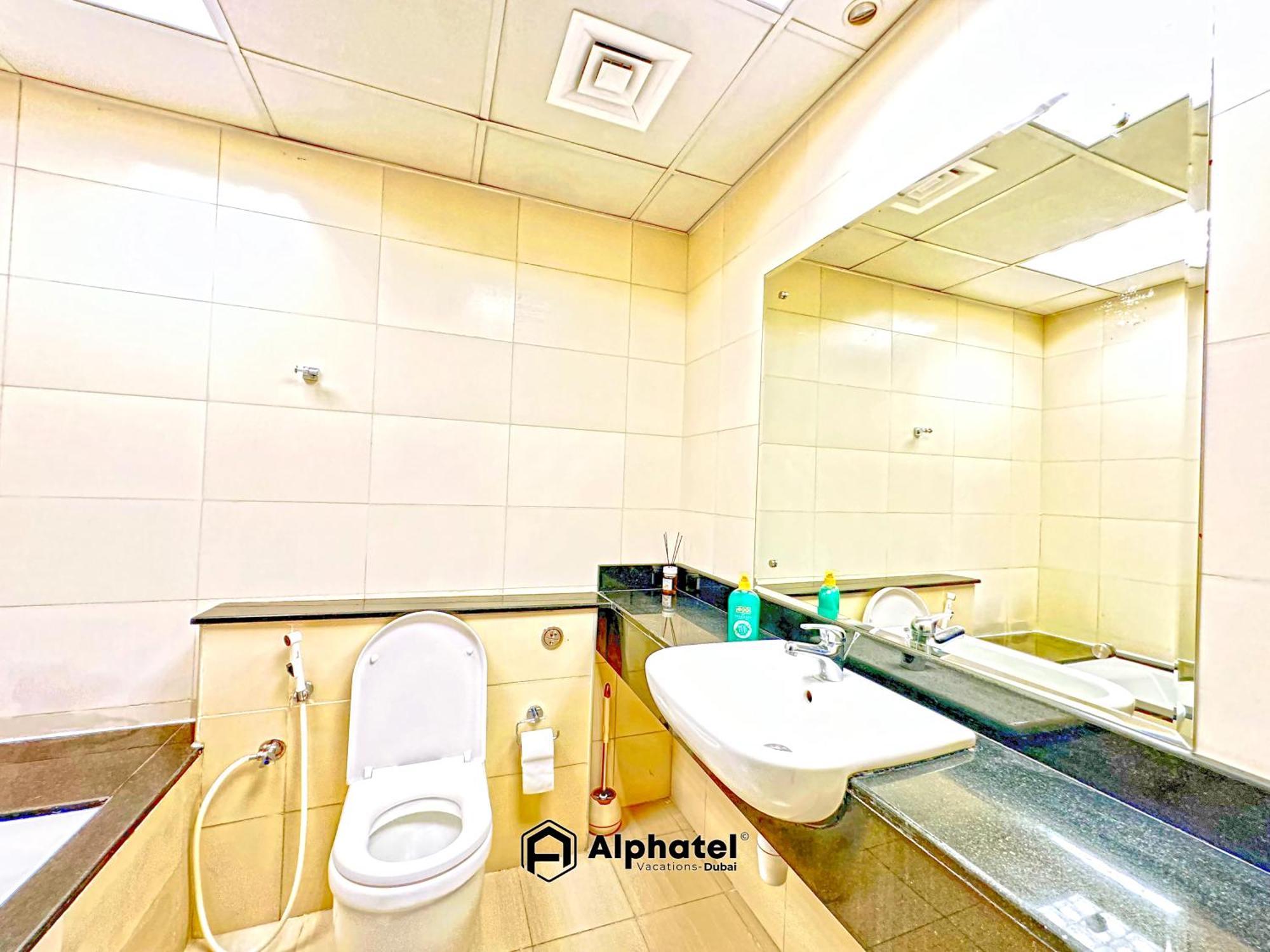 Affittacamere Stylish 3-bedroom Maid - In Jvc - *