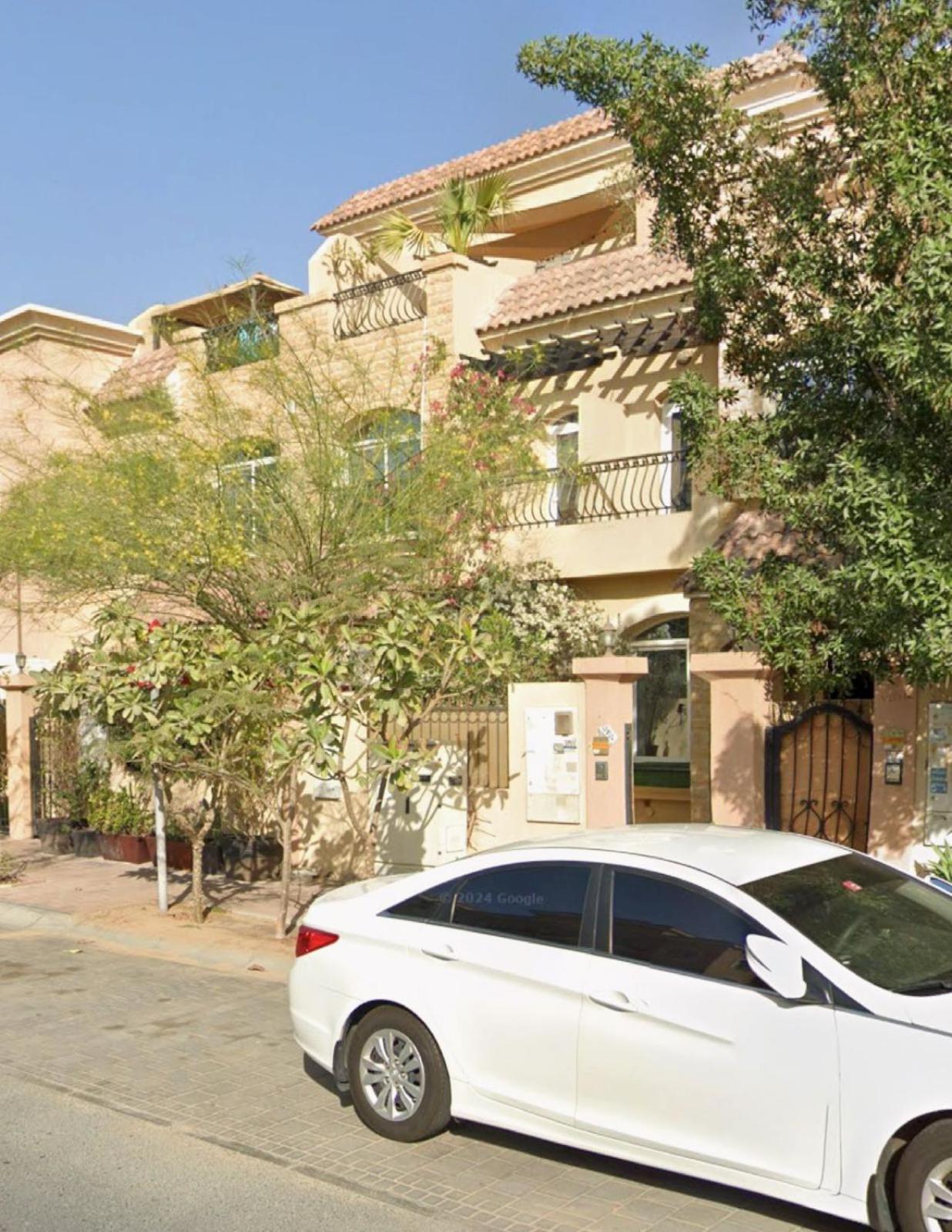 Affittacamere Stylish 3-bedroom Maid - In Jvc - Dubai