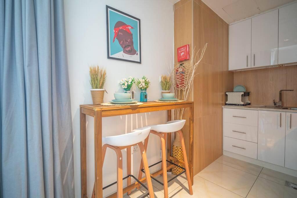 High Floor With Amenities And Parking Apartment *