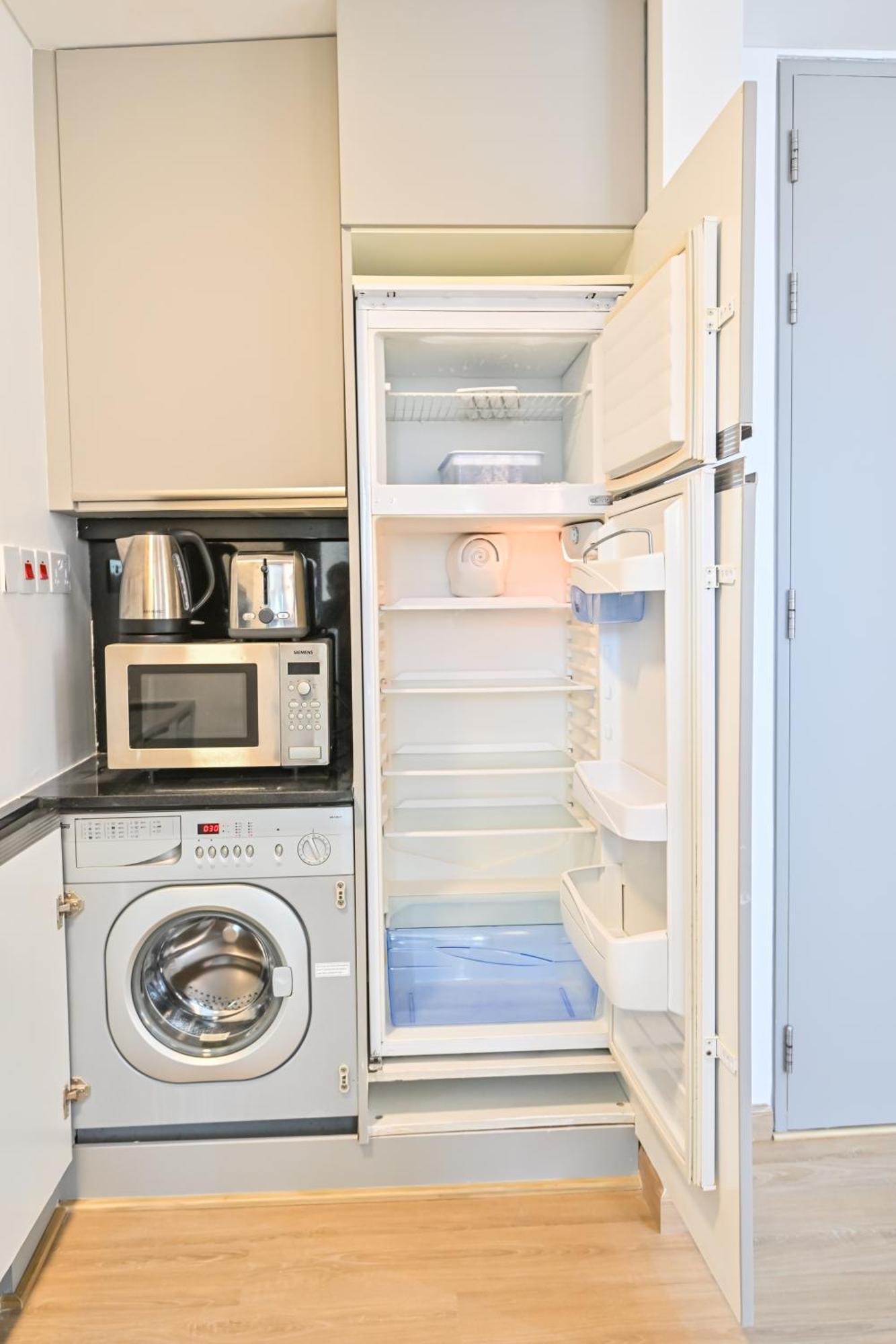 Upgraded Luxury Studio - Marina View - 5-Star Hotel Amenities