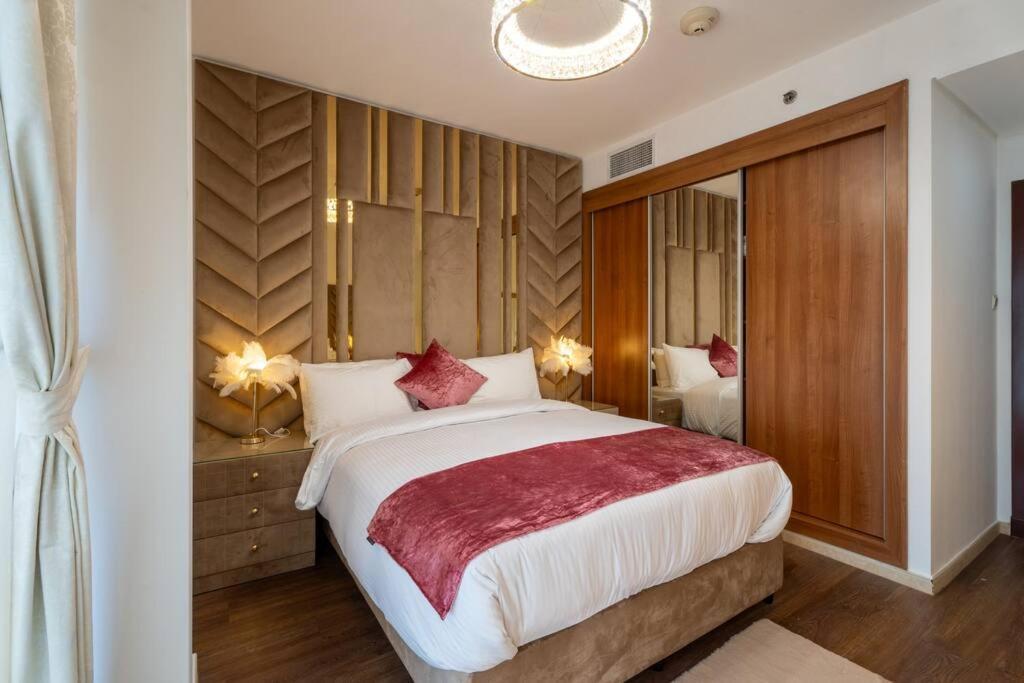87 Floor Penthouse Full Sea View 5 Bhk
