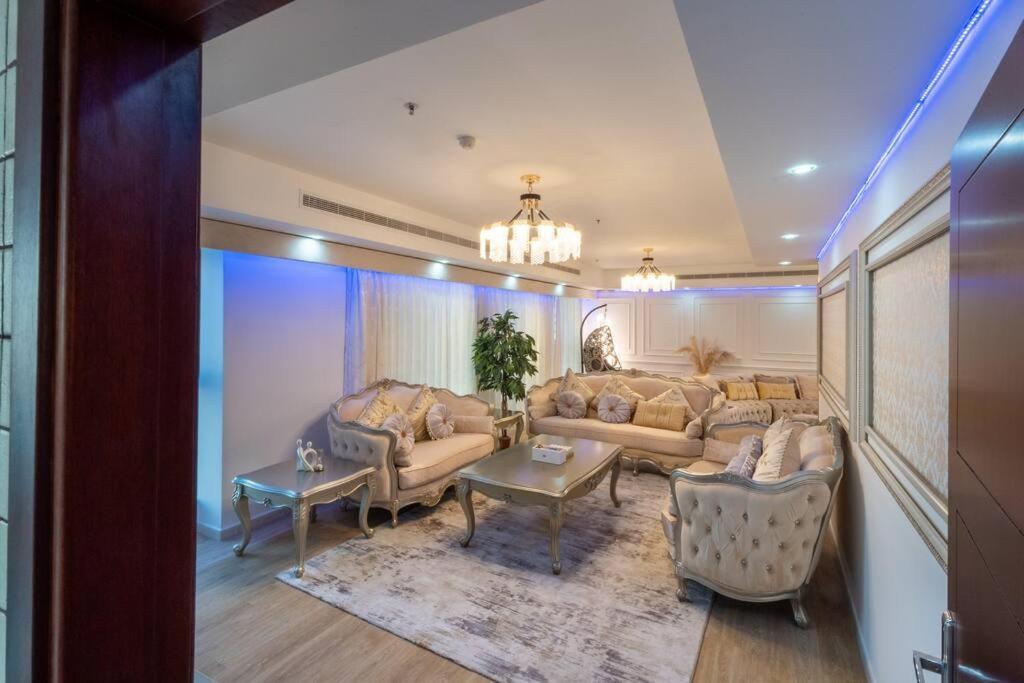 Apartment 87 Floor Penthouse Full Sea View 5 Bhk *