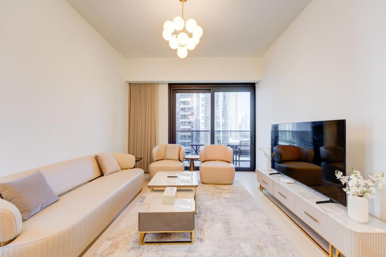 Stylish 2 Bed With Stunning Burj Khalifa View In Downtown * Dubaï