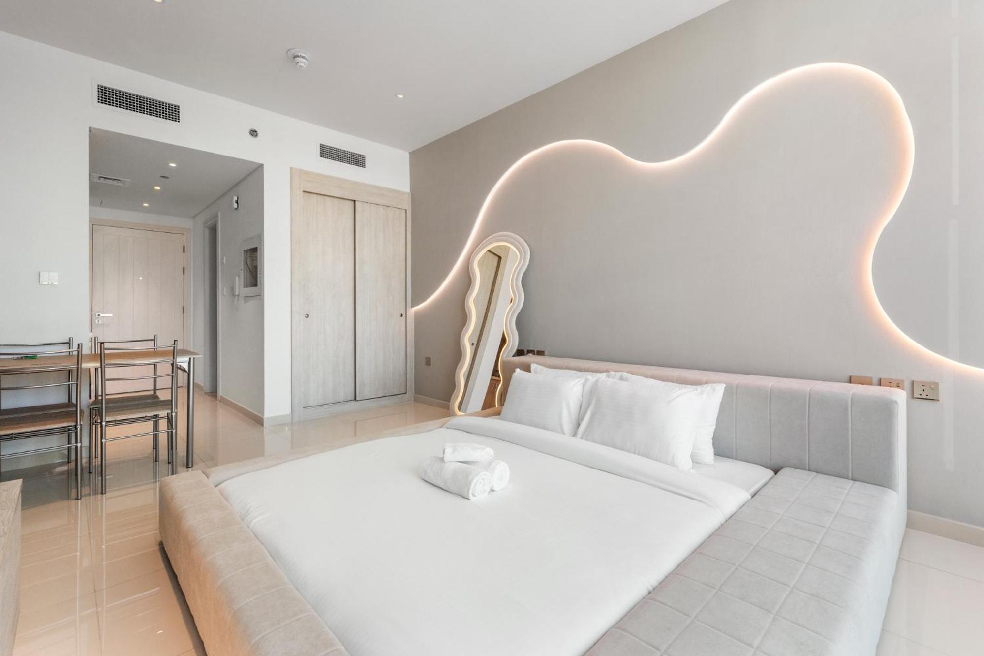 Seven Palm With West Access Dubai