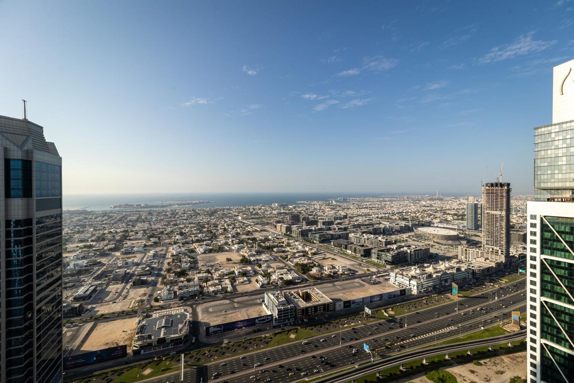 64th Floor Skyline Pool With Burj Khalifa View In Paramount Midtown Dubaï