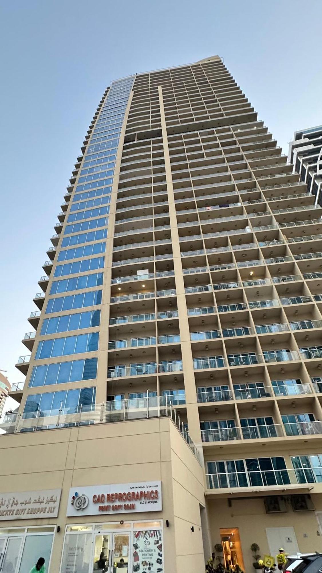 Luxury With Balcony - Close To Metro & Marina Apartamento Dubái