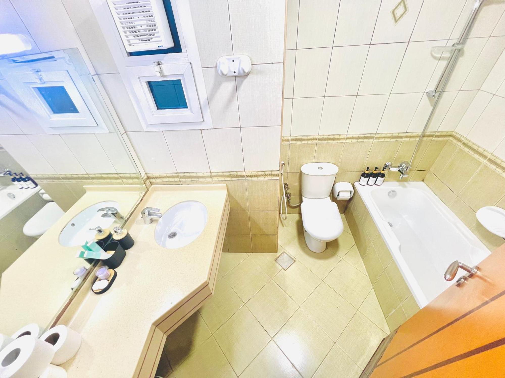 Cozy 1 Bedroom In By Al Ghaimah Homes *