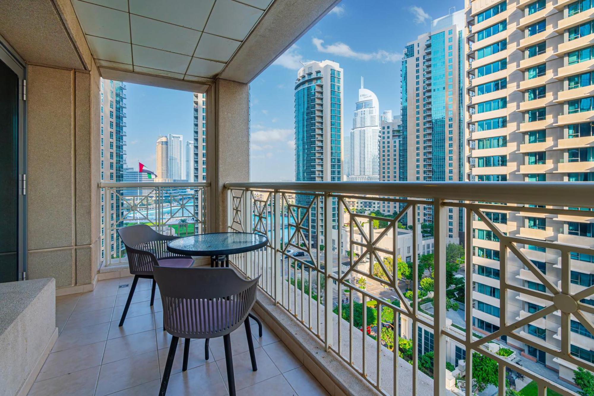 Downtown - 2 Bed 3 Bath Flat - Views Of The Burj & Fountains Apartment *