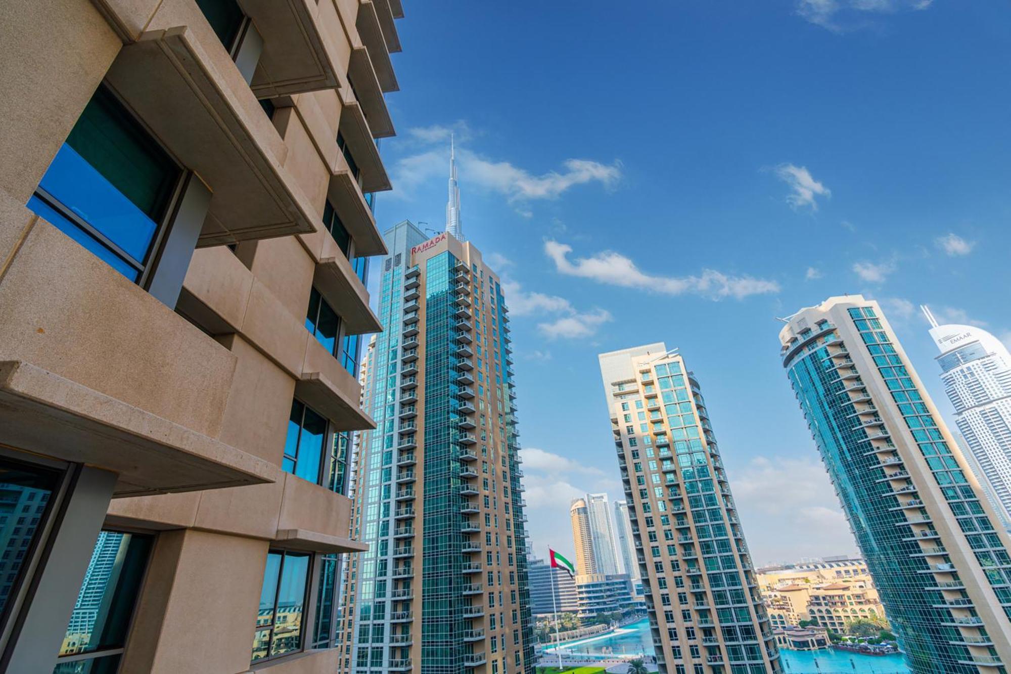 Apartment Downtown - 2 Bed 3 Bath Flat - Views Of The Burj & Fountains Dubai