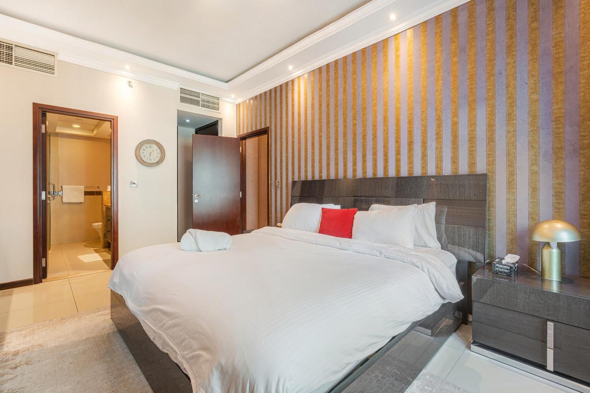 Downtown - 2 Bed 3 Bath Flat - Views Of The Burj & Fountains Apartment