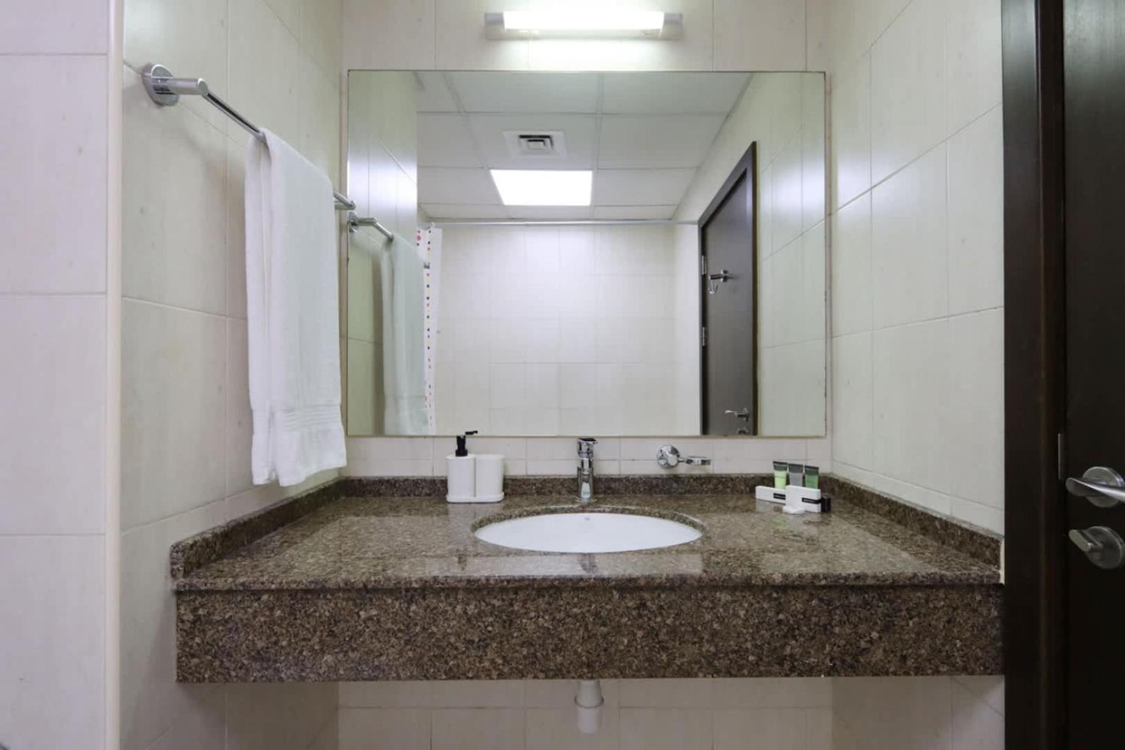 Spacious In Jvc By Livbnb Appartement