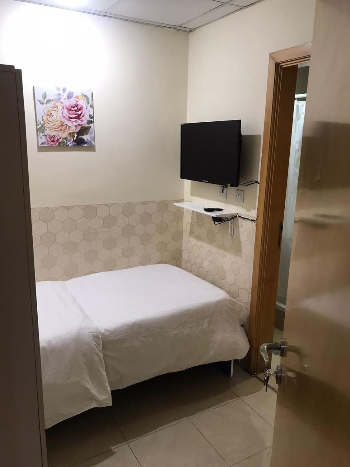 Budget With Private Bathroom For 'girls' Only In Dubai, Marina Apartamento *