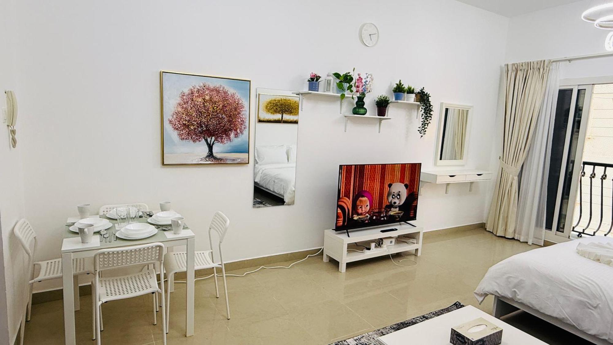 Spacious With Balcony Trafalgar Tower International Appartamento *