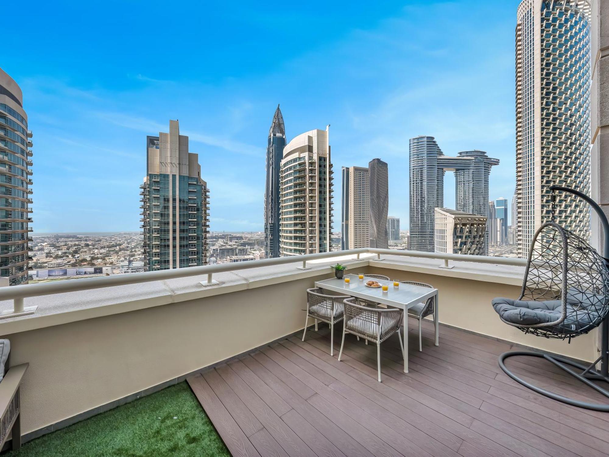 The Skyline Luxury Downtown Retreat Dubaï