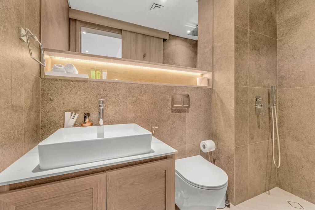 Apartamento Waves - Spacious 1br With Balcony In Jvc *