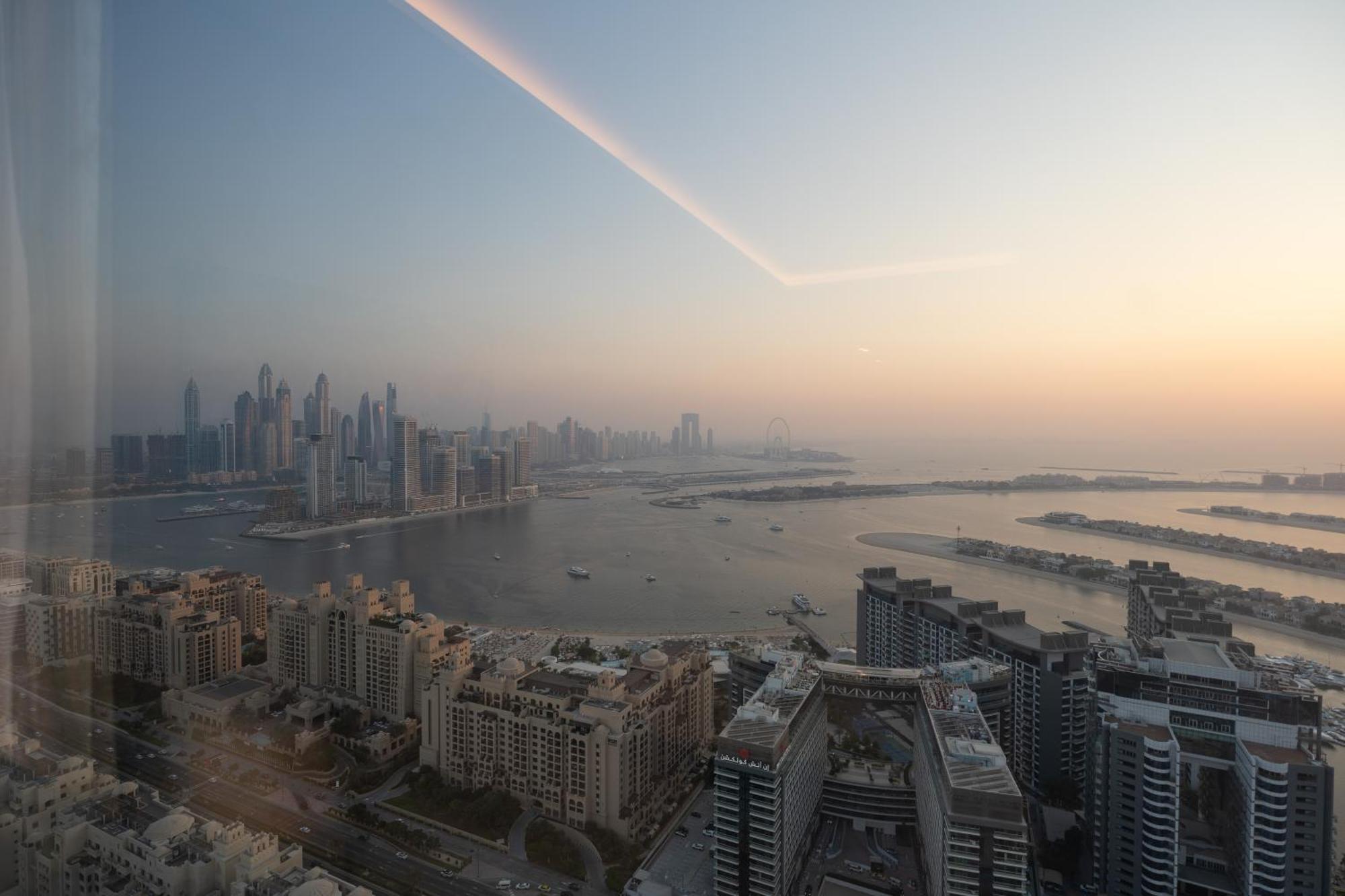 Escape24 Stunning 1br Panoramic Sea View Palm Tower Palm Jumeirah Dubái