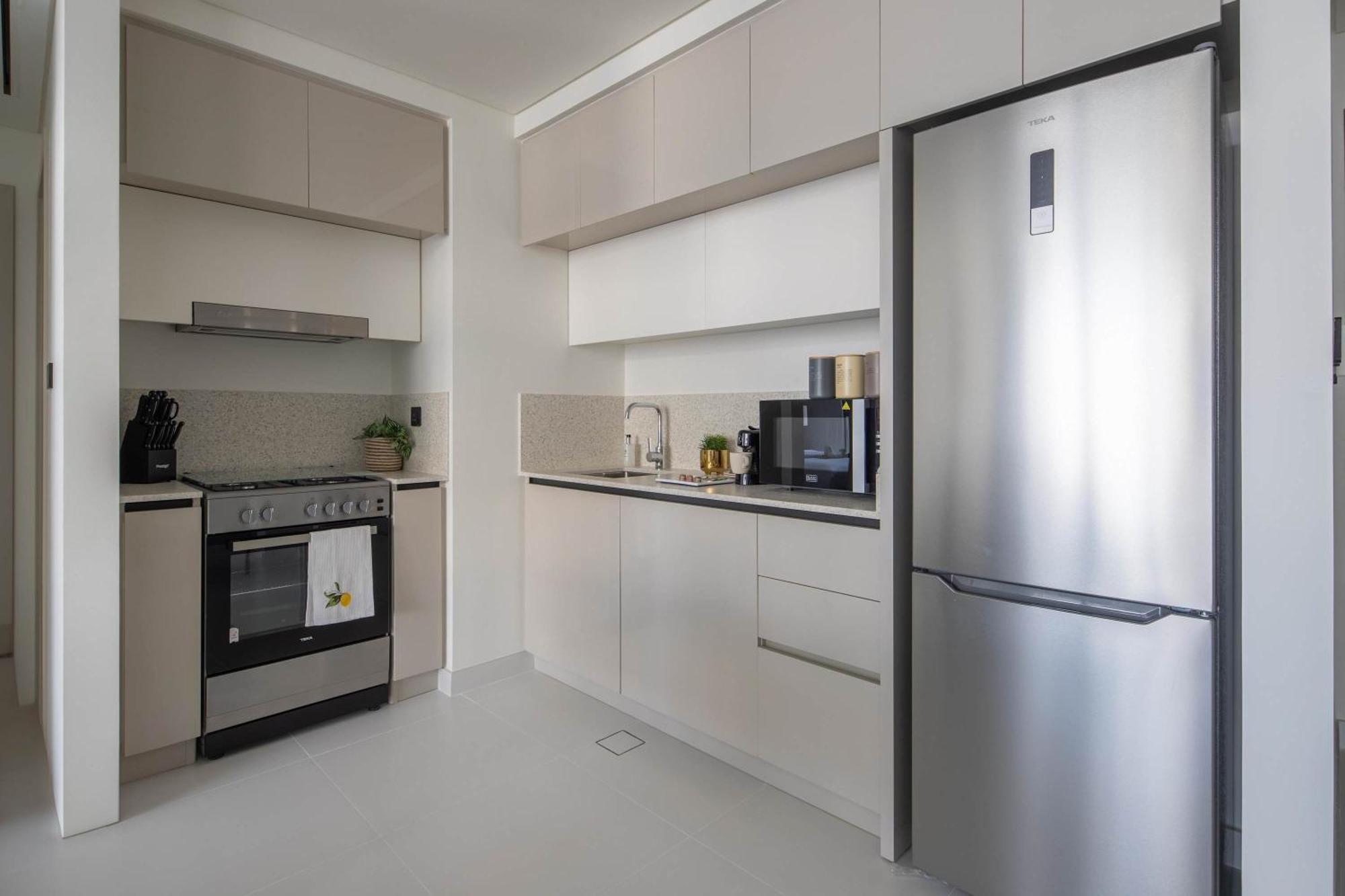 Frank Porter - Marina Vista 2 Apartment *