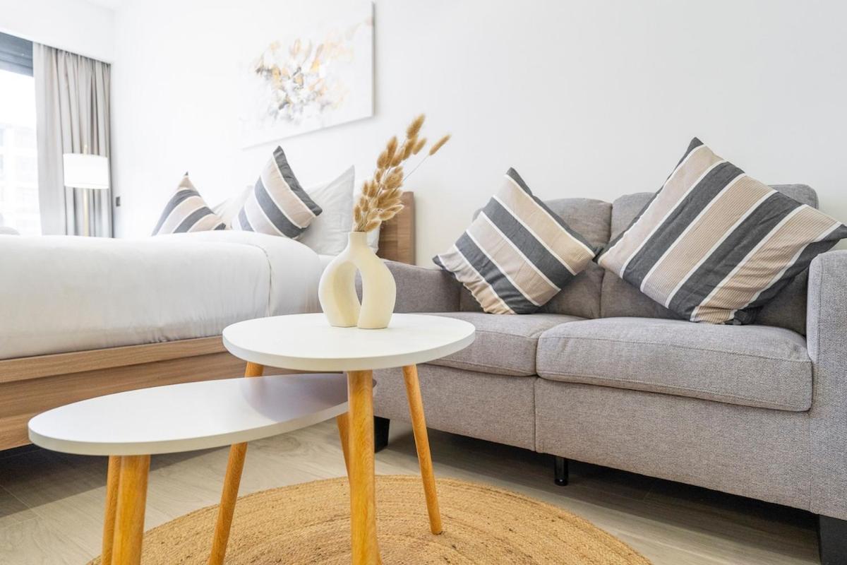 Lovable Studio With Street View At Azizi Riviera In Meydan One Dubái