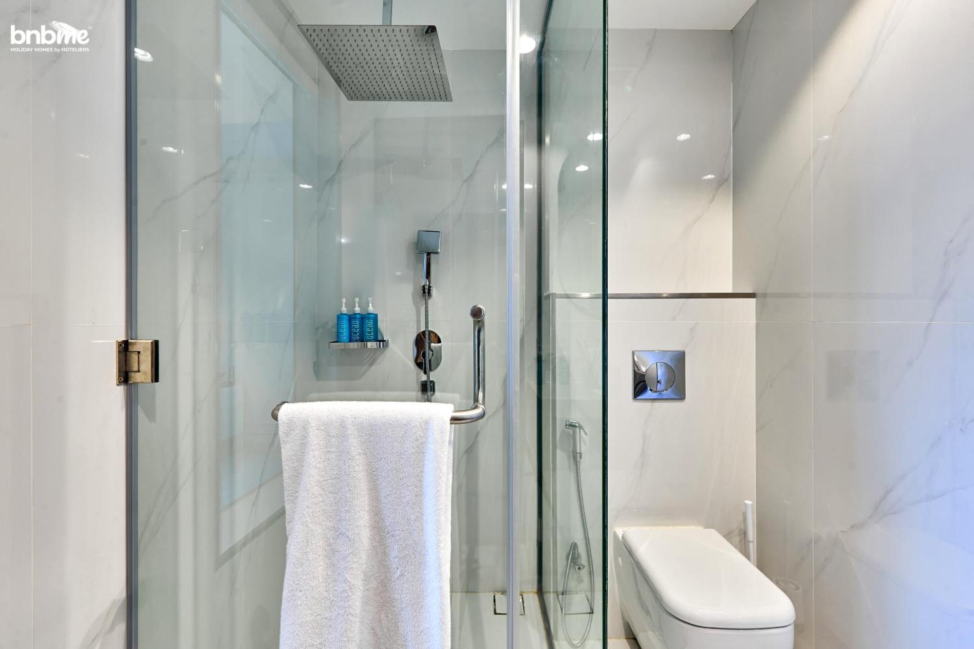 Bnbme - Azure Residences * Dubaï