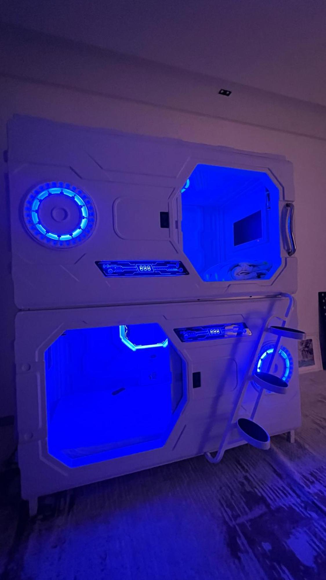 Hôtel capsule Alpha Centauri