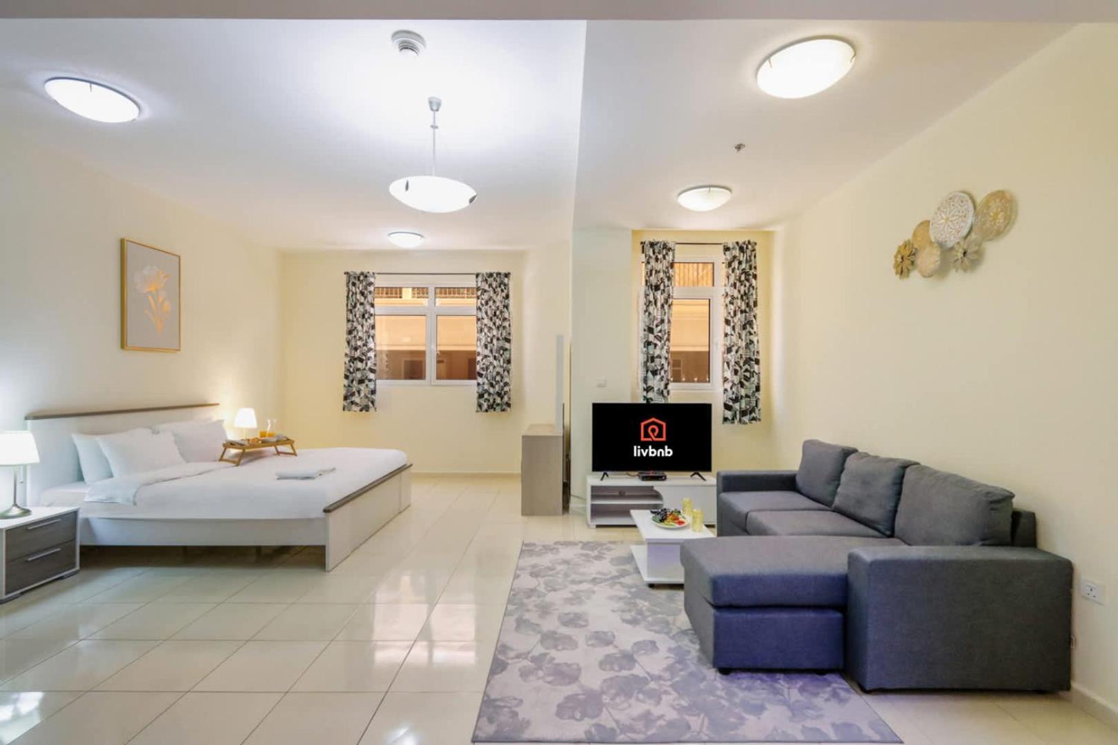 Spacious In Jvc By Livbnb Dubaï