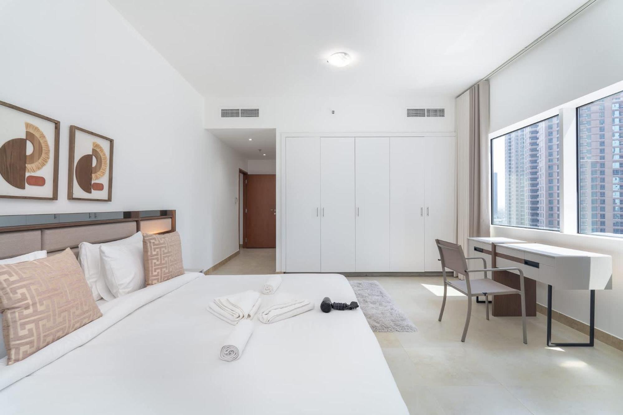Appartement Elegant 2-bedroom Flat With Pool View In Marina Dubai