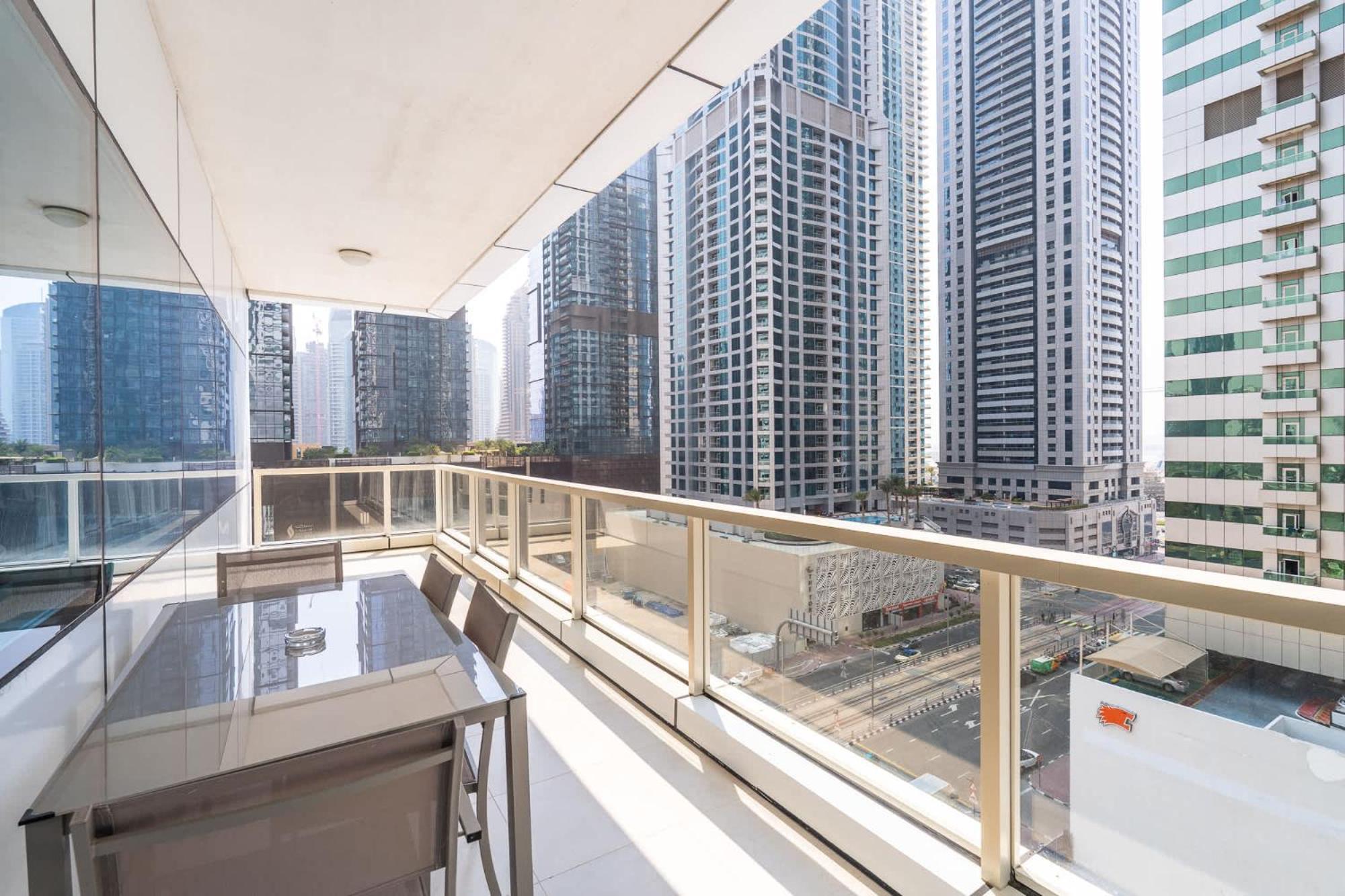 Appartement Elegant 2-bedroom Flat With Pool View In Marina Dubai