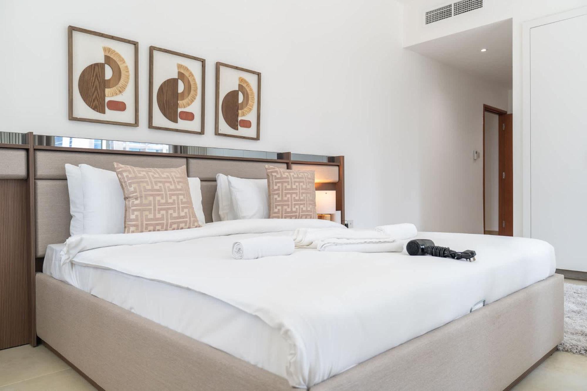 Elegant 2-bedroom Flat With Pool View In Marina Dubai