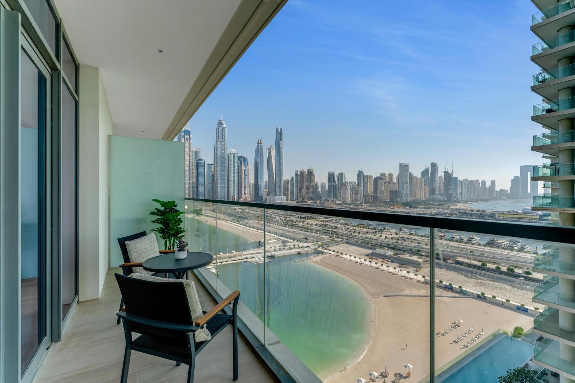 Coastal Chic 1 Bedroom W Private * Dubai