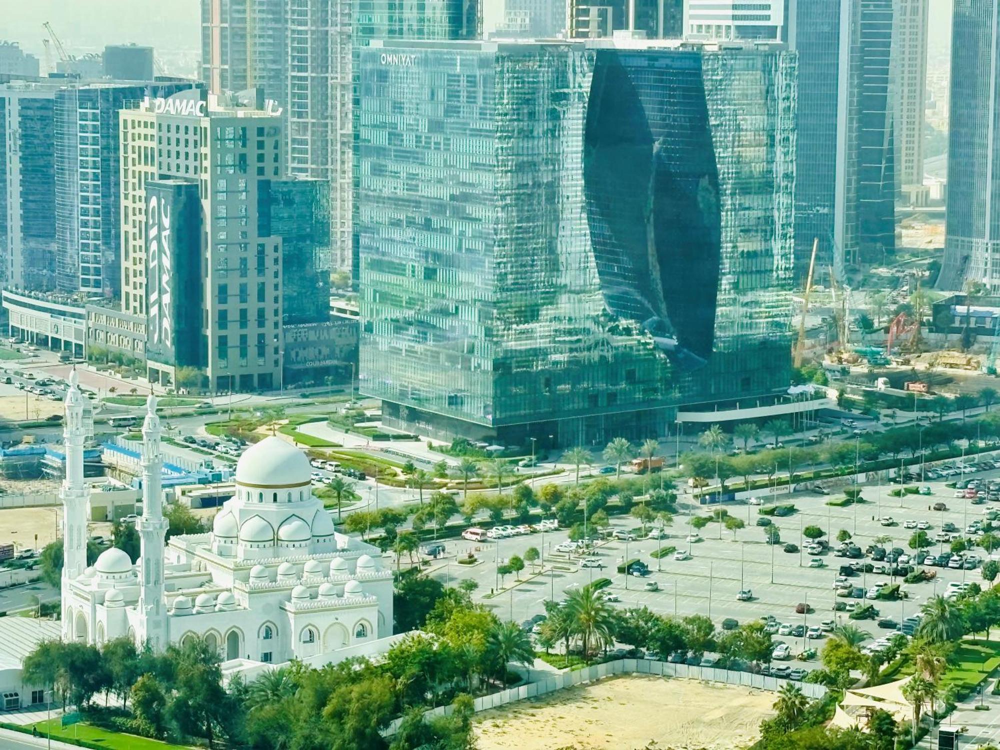 Lux Escape, Burj Crown Opera View, Near Mall *