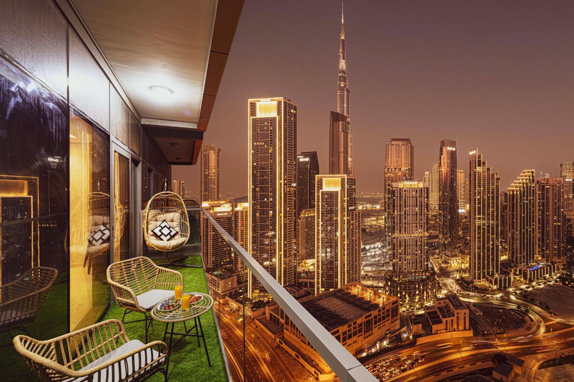 Scenic Infinity Pool With Burj Khalifa Views Apartament